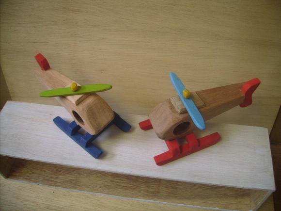 1 Helicóptero de Madeira- Modelo Esquilo