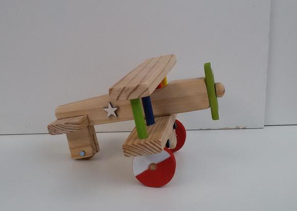 Avião de Madeira Customizado