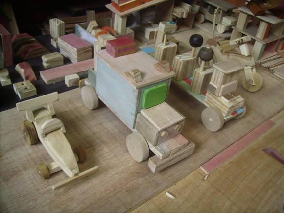 caminhão e carrinhos