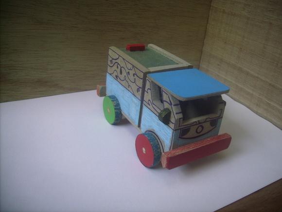 Carrinho de madeira Customizado