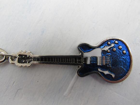 chaveiro guitarra azul com gravação