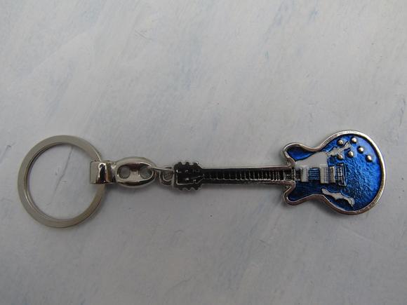 chaveiro guitarra azul com gravação