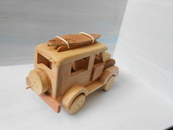 Jeep de Madeira com Rack e Prancha