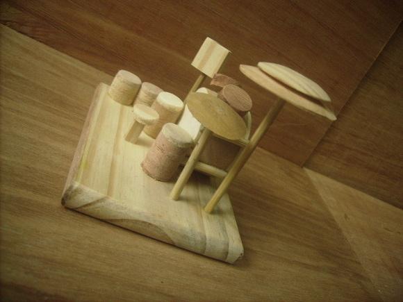Miniatura de Bateria de madeira