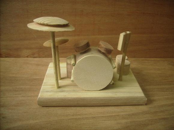 Miniatura de Bateria de madeira
