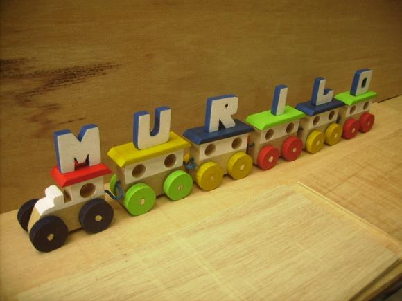Trenzinho com nome multicolorido