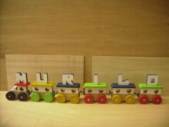 Trenzinho com nome multicolorido