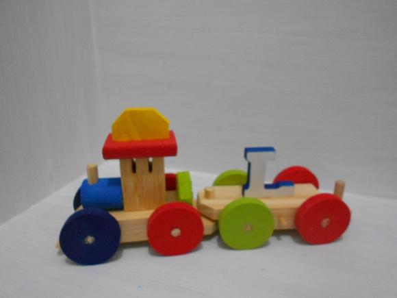 Trenzinho multicolorido com inicial