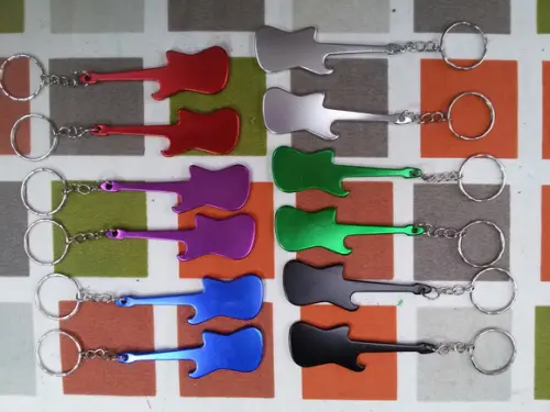 1 Chaveiro Guitarra Metal Alumínio