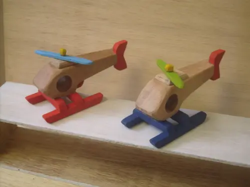1 Helicóptero de Madeira- Modelo Esquilo