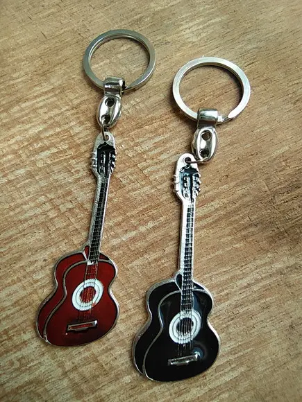 1 Chaveiro Violão com Gravação