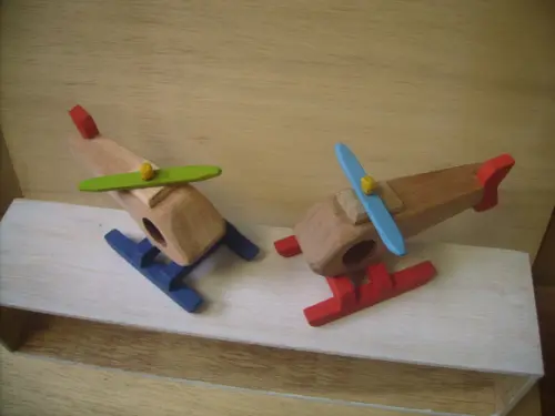 1 Helicóptero de Madeira- Modelo Esquilo