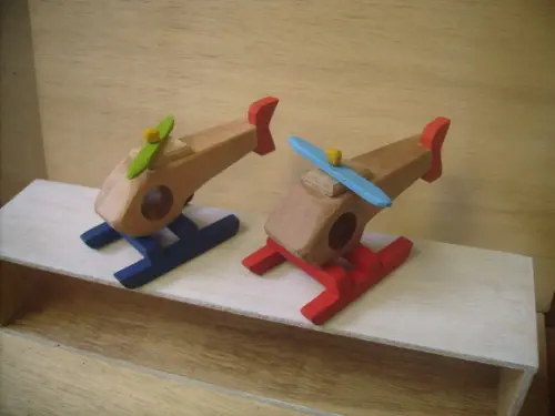 1 Helicóptero de Madeira- Modelo Esquilo