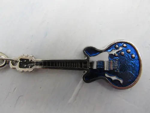 chaveiro guitarra azul com gravação