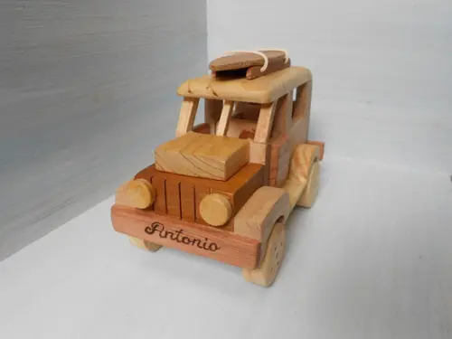 Jeep de Madeira com Rack e Prancha