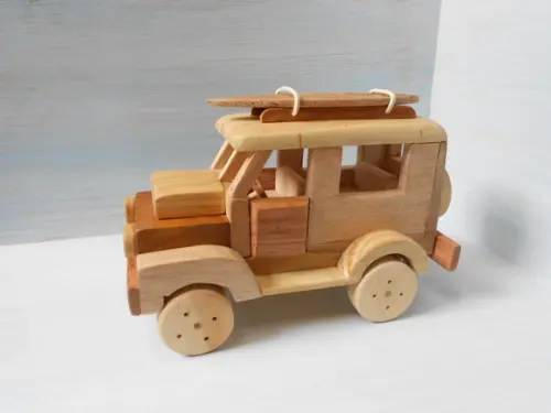 Jeep de Madeira com Rack e Prancha