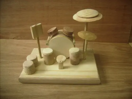 Miniatura de Bateria de madeira