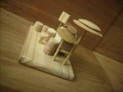 Miniatura de Bateria de madeira