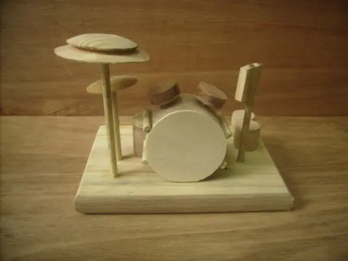 Miniatura de Bateria de madeira