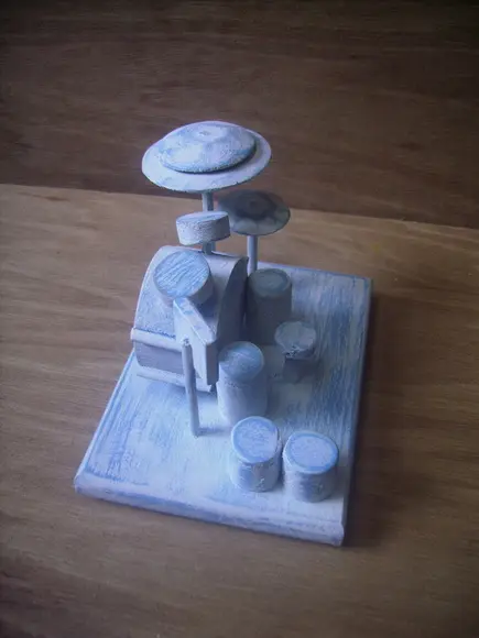 Miniatura De Bateria De Madeira