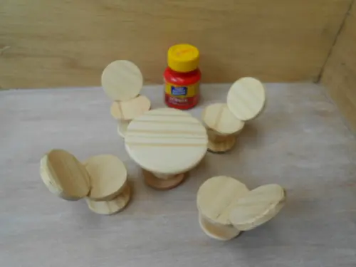 Miniatura de Mesa com Cadeiras Redondas