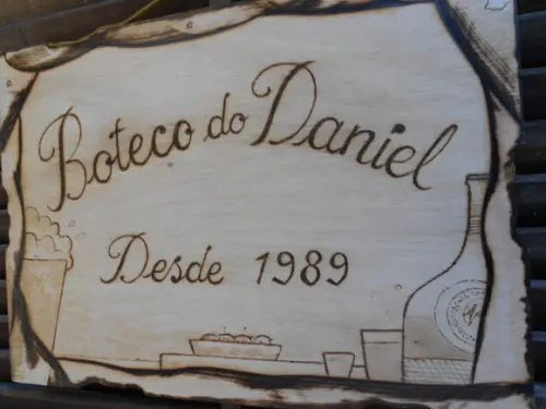 placa artesanal pirografada