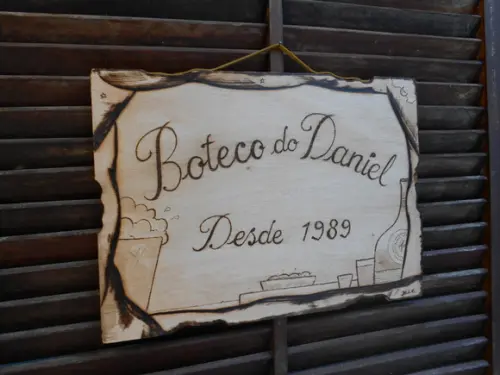 placa artesanal pirografada