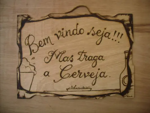 placa artesanal pirografada