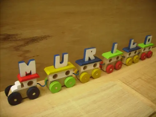 Trenzinho com nome multicolorido