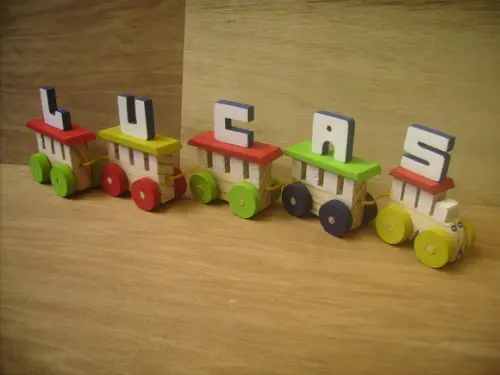 Trenzinho Com Nome Multicolorido
