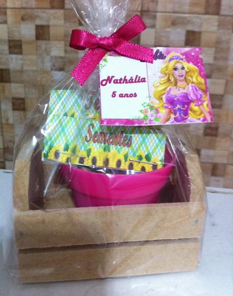 Lembrancinha plantio caixote Barbie