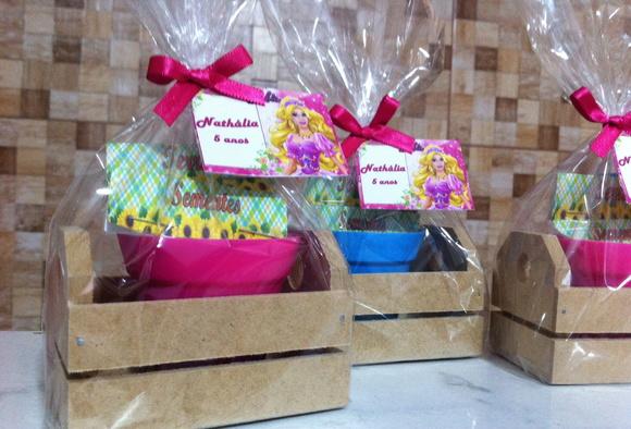 Lembrancinha plantio caixote Barbie