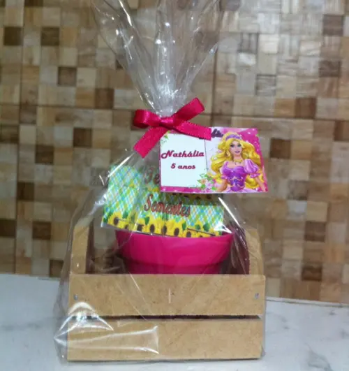 Lembrancinha plantio caixote Barbie