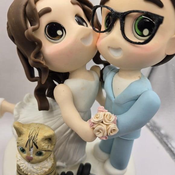 Noivos em Biscuit Personalizado Casal Abraçadinho