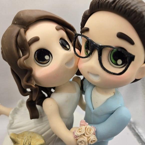 Noivos em Biscuit Personalizado Casal Abraçadinho