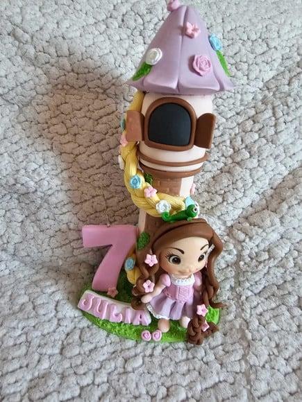 Torre dos Sonhos: Topo de Bolo Personalizado para Festa Prin