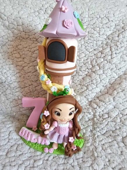Torre dos Sonhos: Topo de Bolo Personalizado para Festa Prin