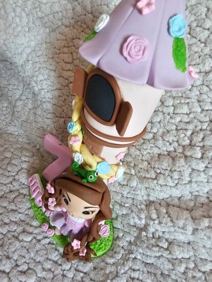 Torre dos Sonhos: Topo de Bolo Personalizado para Festa Prin