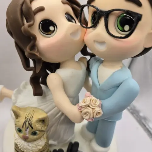Noivos em Biscuit Personalizado Casal Abraçadinho