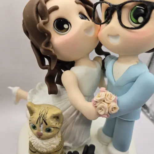 Noivos em Biscuit Personalizado Casal Abraçadinho