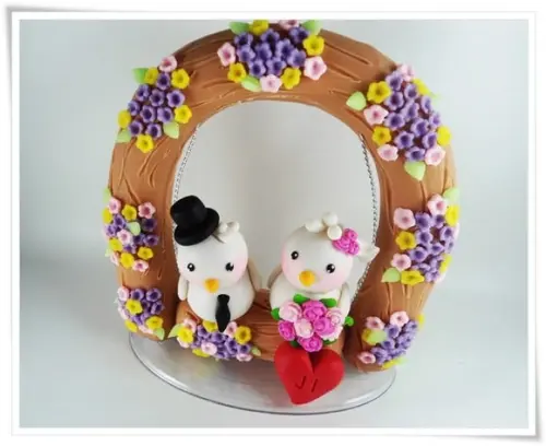 Noivos em Biscuit Personalizado Passarinhos no Arco