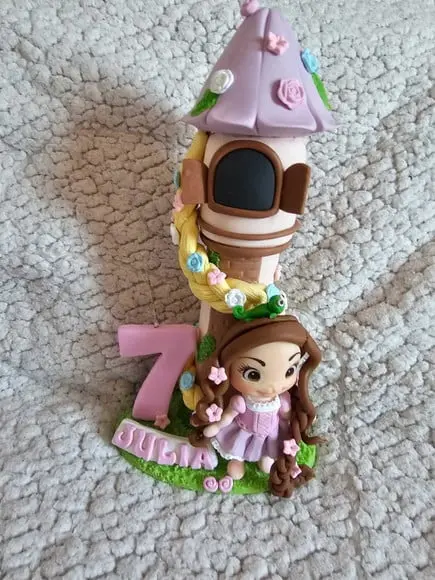 Torre dos Sonhos: Topo de Bolo Personalizado para Festa Prin