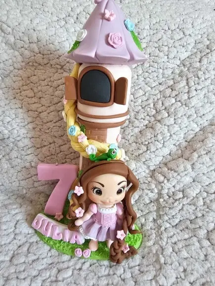 Torre dos Sonhos: Topo de Bolo Personalizado para Festa Prin