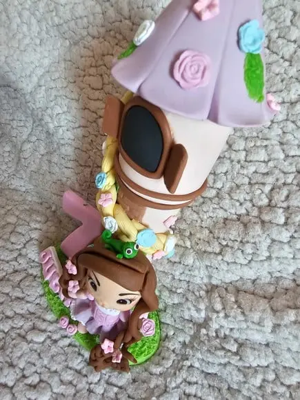 Torre dos Sonhos: Topo de Bolo Personalizado para Festa Prin