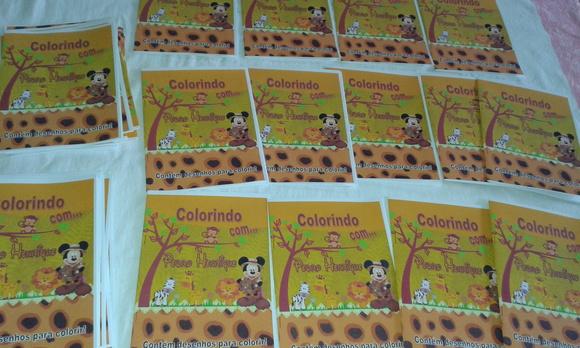 Revista de colorir Mickey safari