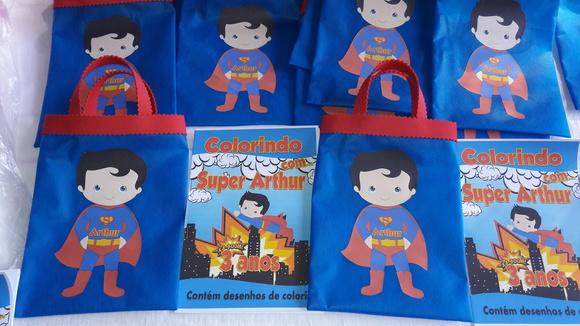 Sacolinha com Livrinho de Colorir Super Homem Baby