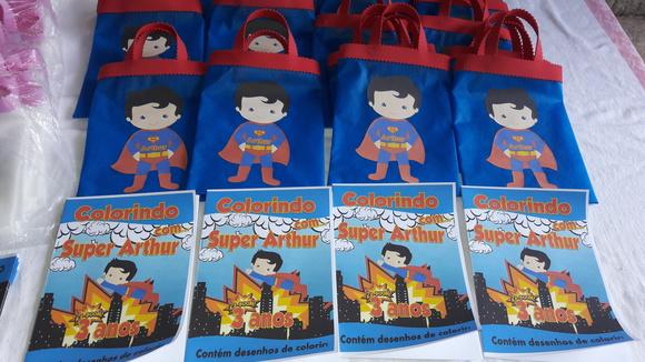 Sacolinha com Livrinho de Colorir Super Homem Baby