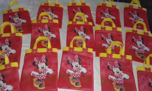 Sacolinha com Revistinha de Colorir Minnie