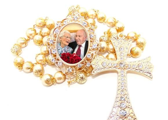 Terço de Noiva perolas relicario com foto dourado