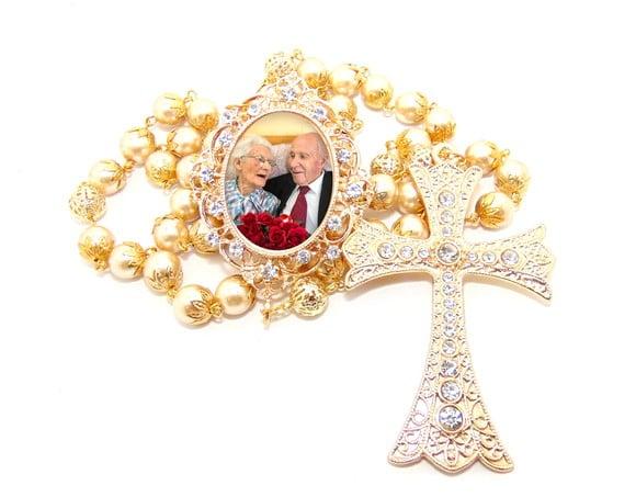 Terço de Noiva perolas relicario com foto dourado